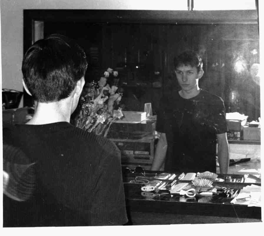 davemirror.jpeg (32136 bytes)